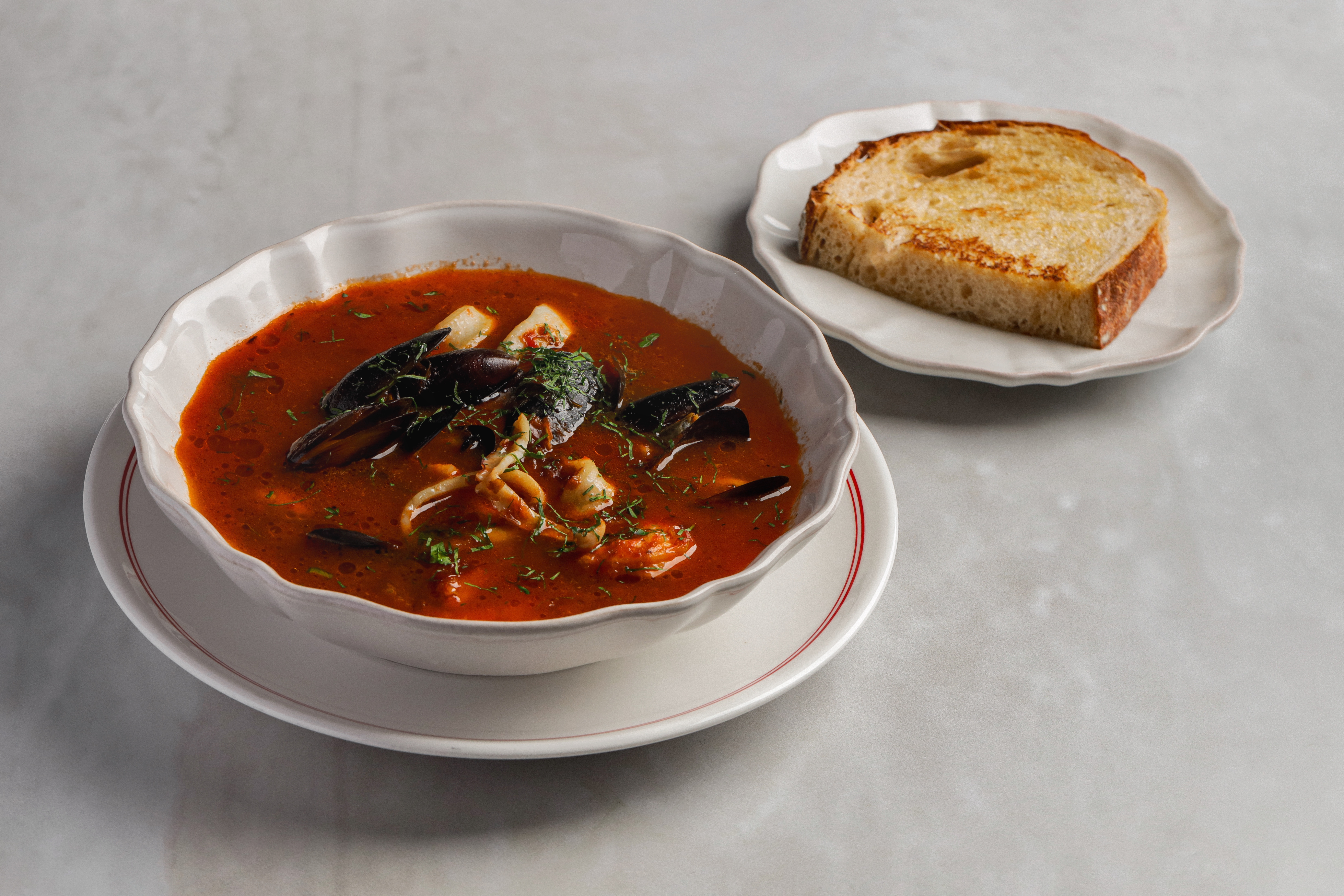 Томатный суп с морепродуктами